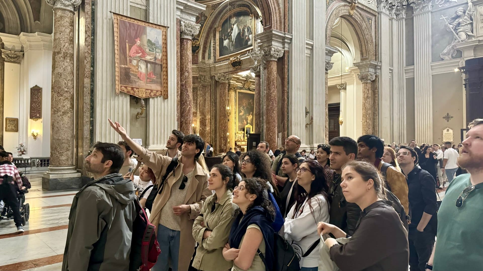 Free walking tour group in Rome
